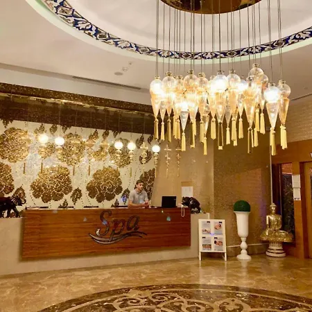 Beautiful Penthouse With A Huge Balcony With Plants Alanya