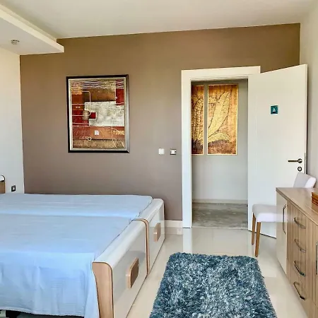 Beautiful Penthouse With A Huge Balcony With Plants Apartamento Alanya